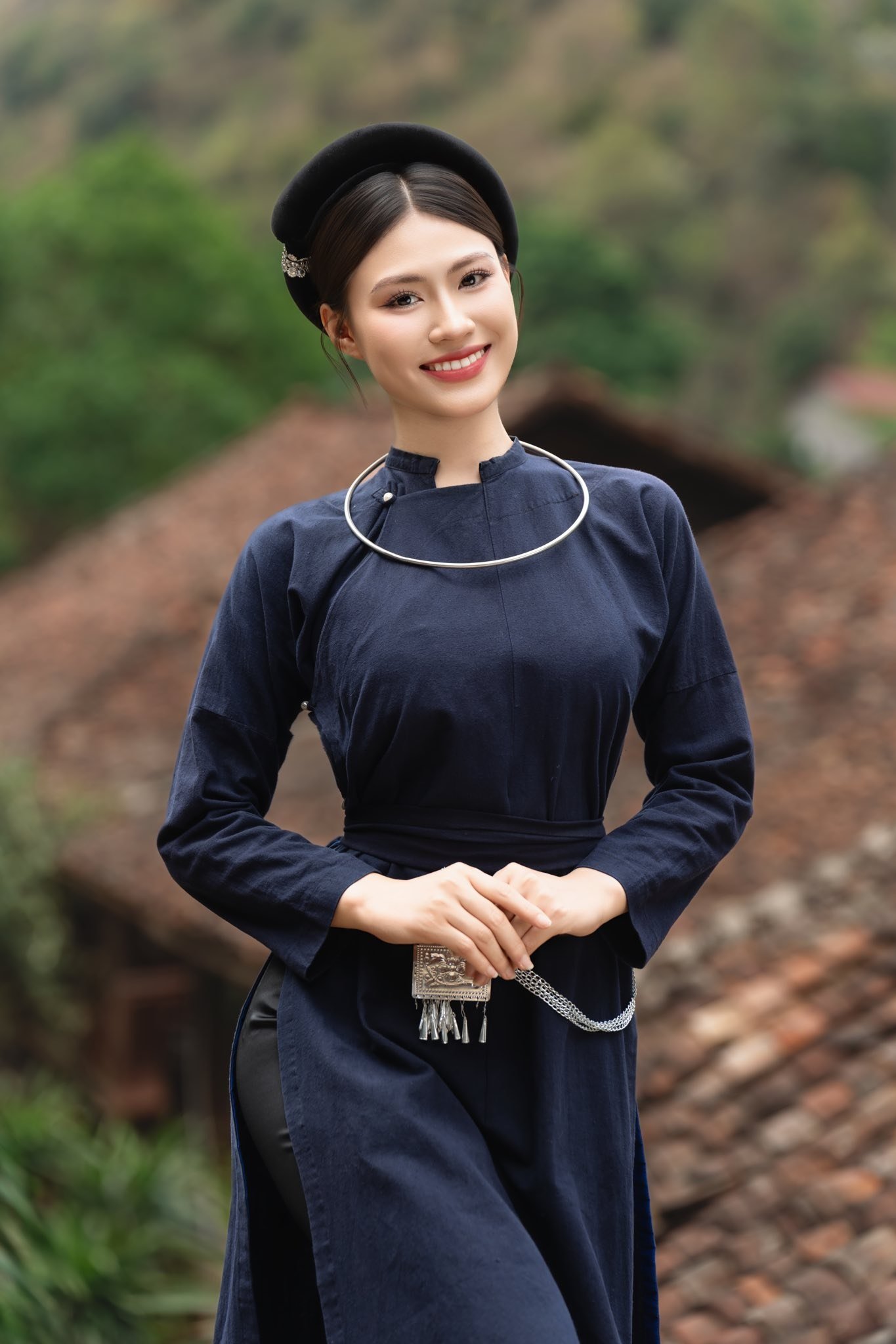 Cô gái xinh đẹp cao 1,73m ở hàng đầu khối diễu hành 54 dân tộc là ai? - 5