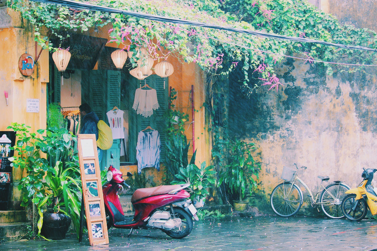 Vẫn biết Hội An đẹp, ai ngờ đẹp cả trong mưa! - Ảnh 4.