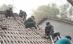 Força policial mobiliza 362 bilhões de VND adicionais para eliminar casas temporárias e dilapidadas