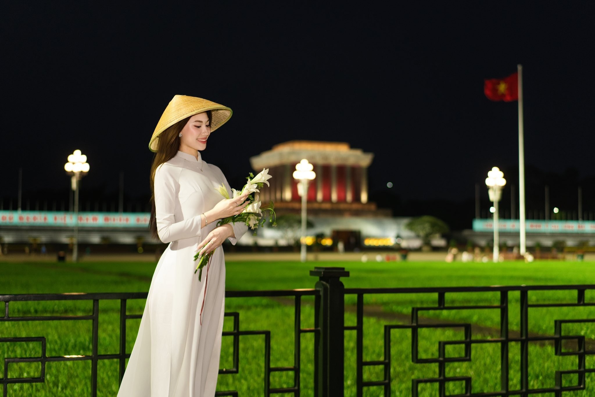 Cô gái xinh đẹp cao 1,73m ở hàng đầu khối diễu hành 54 dân tộc là ai? - 10