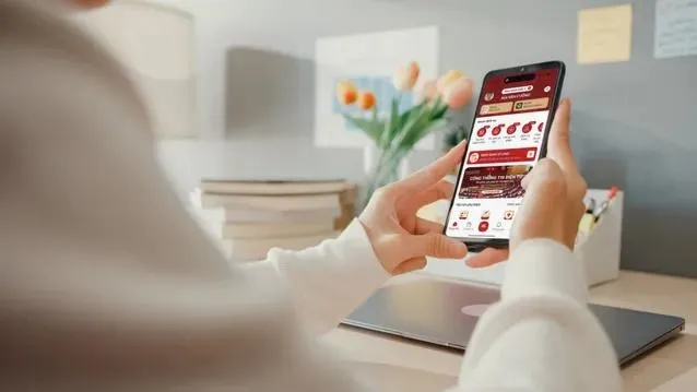 Association des comptes de sécurité sociale à l'application VNeID. Illustration photo