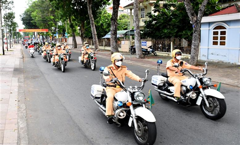 Bảo đảm trật tự ATGT trong thời gian tổ chức Triển lãm thành tựu Đất nước- Ảnh 1.