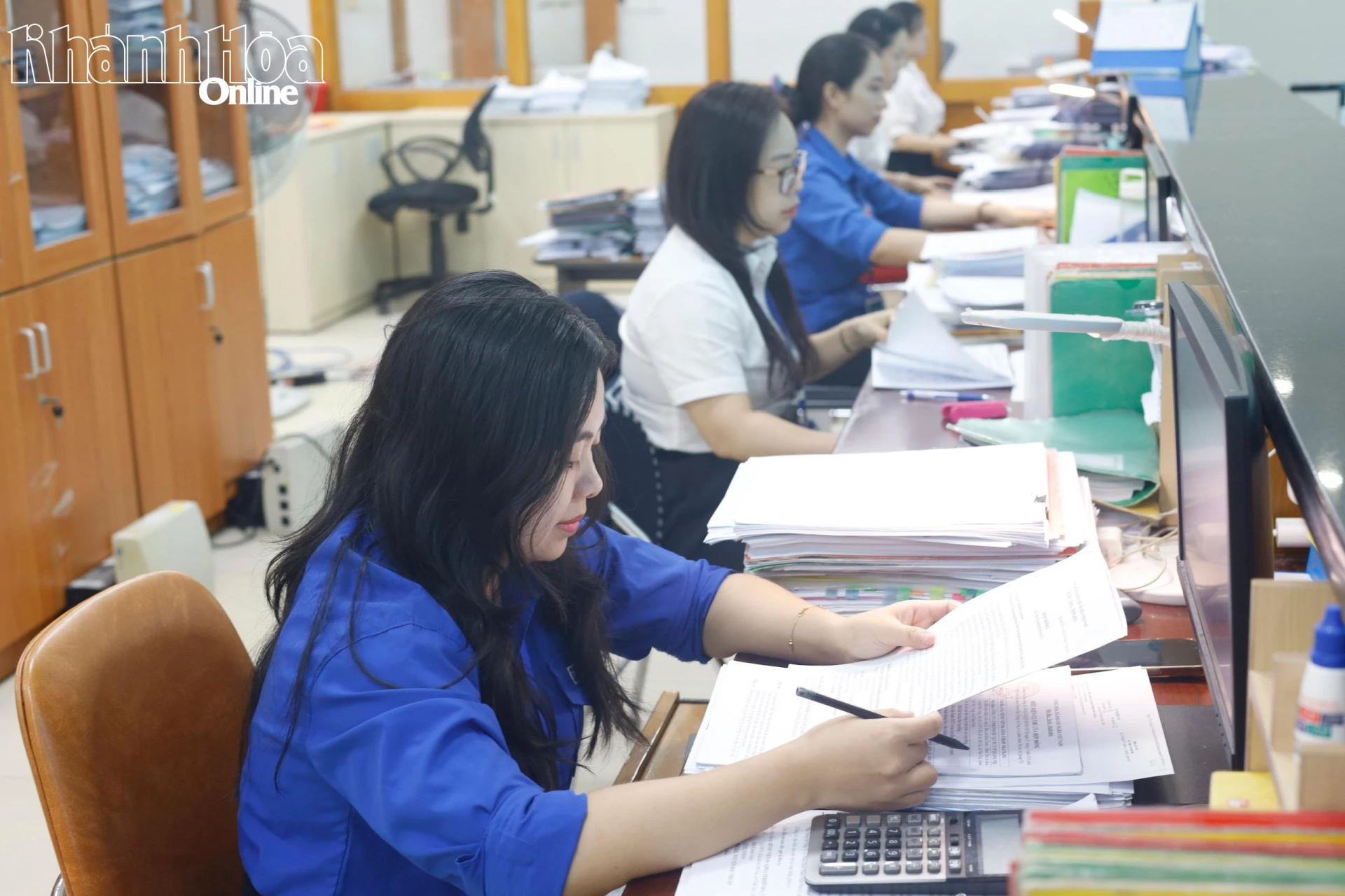 Officials and civil servants of the State Treasury of Region XIV worked on August 30 to ensure payment for the September 2 gift-giving activities for the people.
