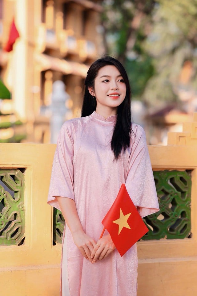 ‘Hot girl’ bóng chuyền Hà Kiều Vy gây thương nhớ với bộ ảnh mừng Quốc khánh - Ảnh 8.