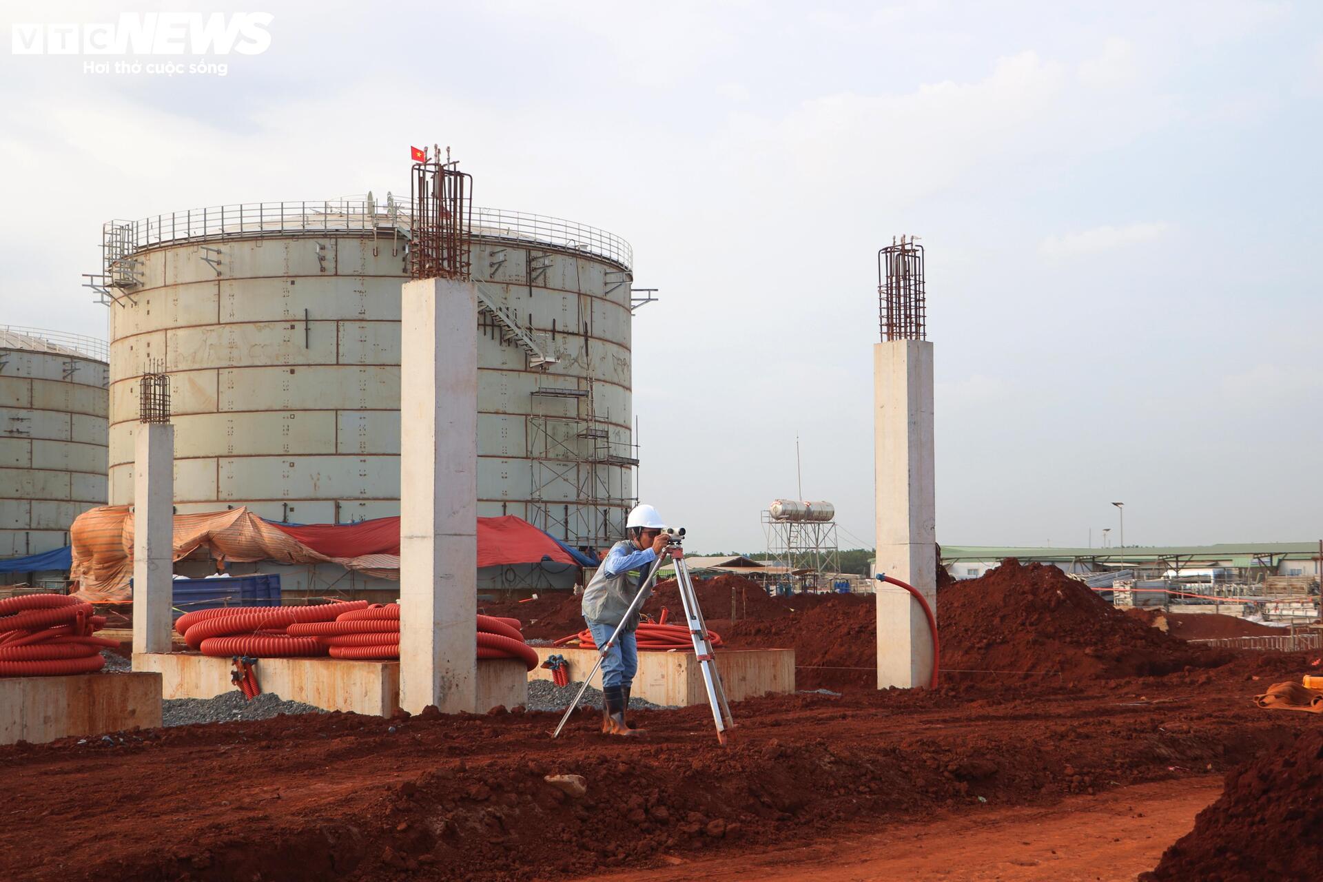 Cận cảnh bồn chứa nhiên liệu sân bay Long Thành tăng tốc về đích - 10