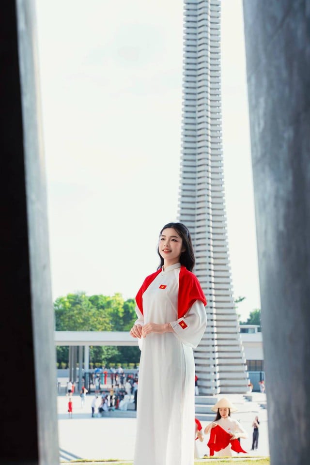 ‘Hot girl’ bóng chuyền Hà Kiều Vy gây thương nhớ với bộ ảnh mừng Quốc khánh - Ảnh 4.
