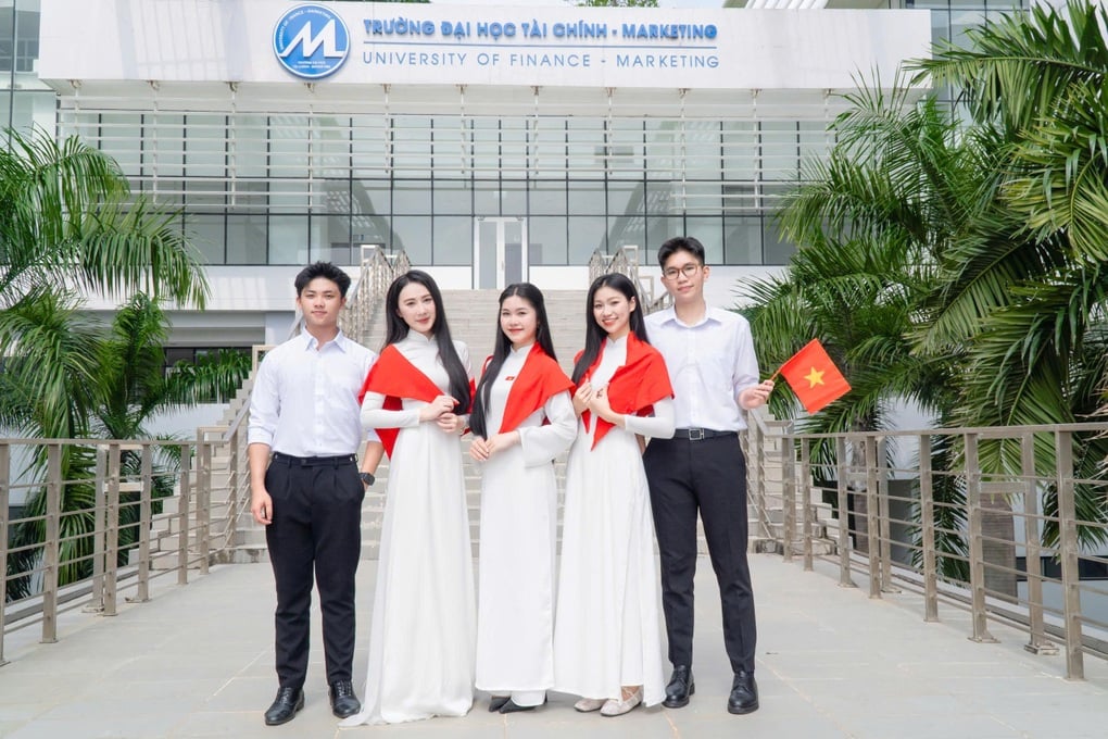 Hàng loạt trường đại học tặng mỗi sinh viên 100.000 đồng dịp Quốc khánh 2/9 - 1