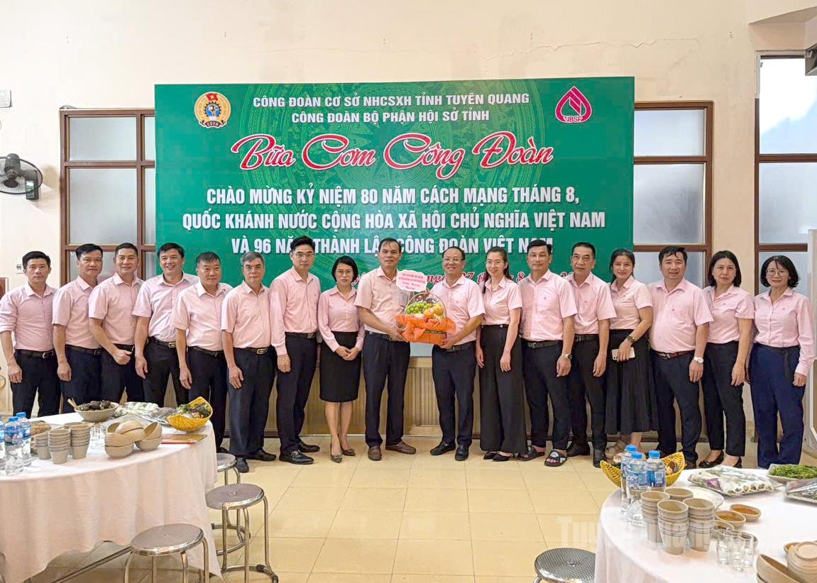 Công đoàn cơ sở Chi nhánh Ngân hàng Chính sách xã hội tỉnh tổ chức.