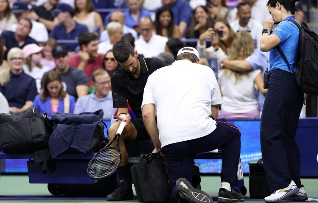 Djokovic liên tục phải trị liệu y tế tại US Open - 1