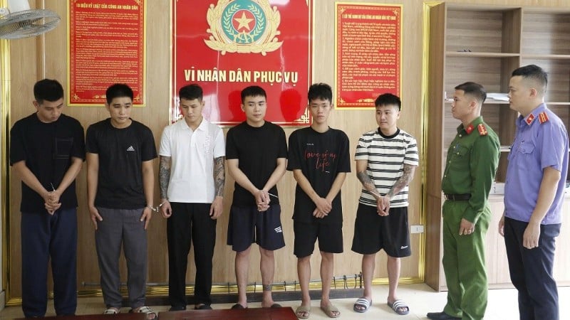 The suspects in the stolen vehicle theft and consumption ring were arrested. Photo: Nghe An Police.