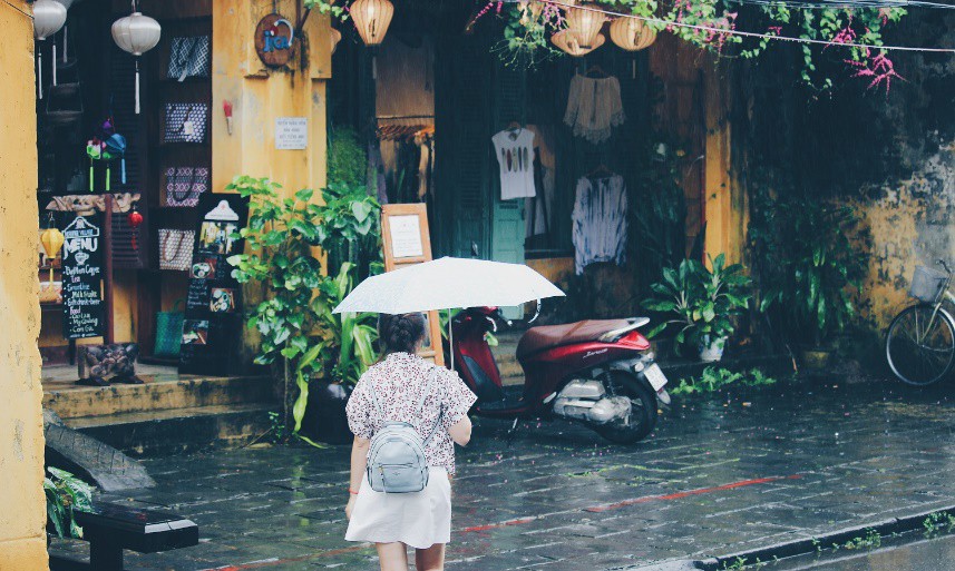 Vẫn biết Hội An đẹp, ai ngờ đẹp cả trong mưa! - Ảnh 7.