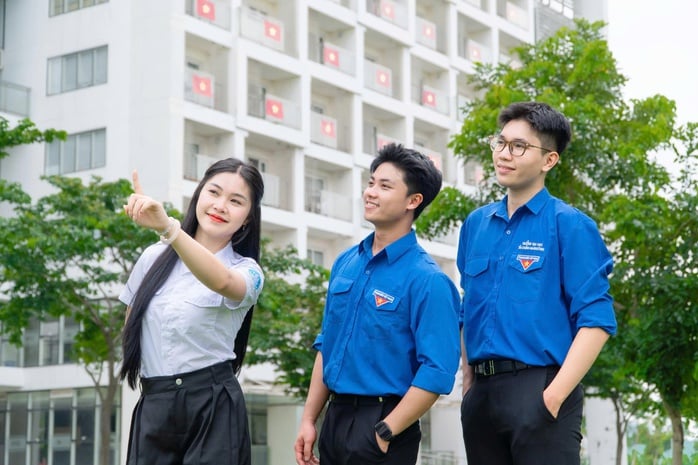 Nhà trường lì xì Tết Độc lập, sinh viên bắt trend 