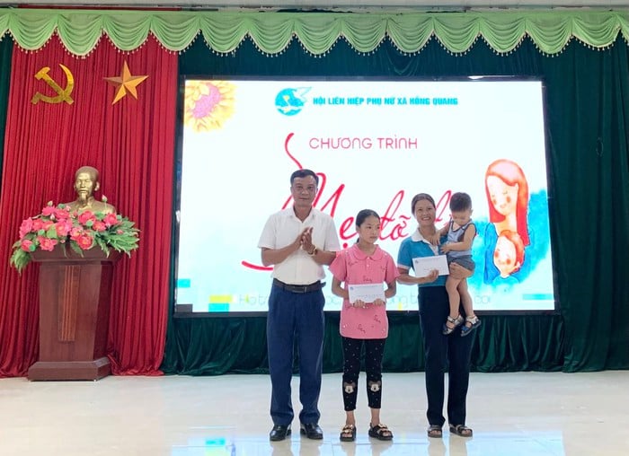 Hưng Yên: Hội LHPN xã Hồng Quang trao kinh phí đỡ đầu 64 trẻ em mồ côi trước thềm năm học mới- Ảnh 3.