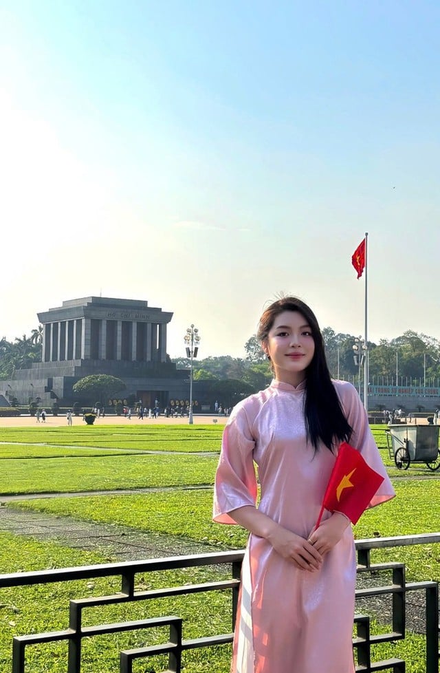 ‘Hot girl’ bóng chuyền Hà Kiều Vy gây thương nhớ với bộ ảnh mừng Quốc khánh - Ảnh 10.