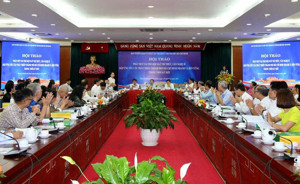 អះអាងតួនាទីបញ្ញវន្ត និងសិល្បករក្នុងការអភិវឌ្ឍន៍ទីក្រុងហូជីមិញ - រូបថត ១