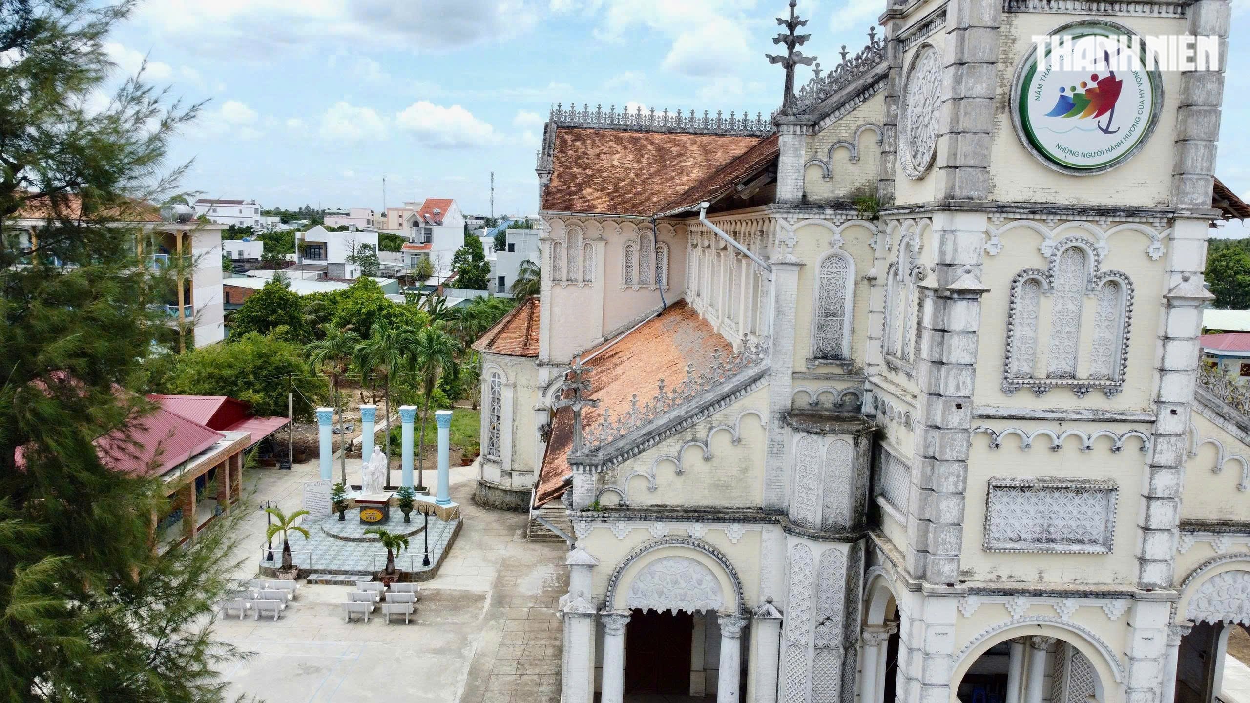 Khám phá nhà thờ trăm tuổi có tháp chuông cao nhất miền Tây- Ảnh 4.