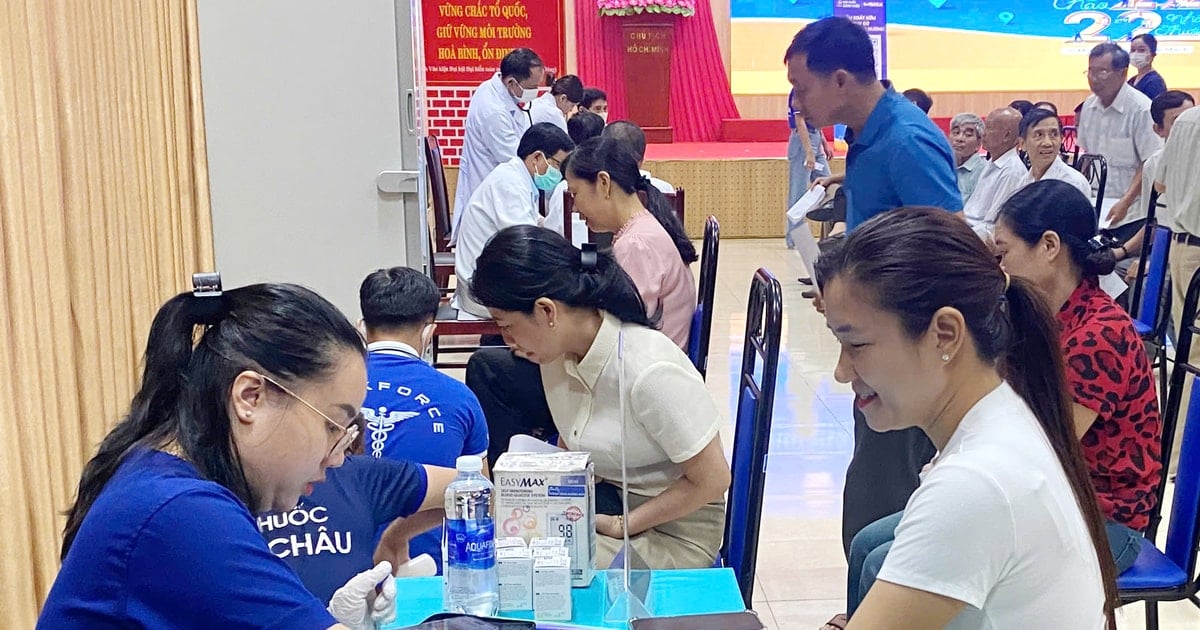 Gần 300 người lao động phường An Khê được tiêm vắc xin và khám bệnh miễn phí