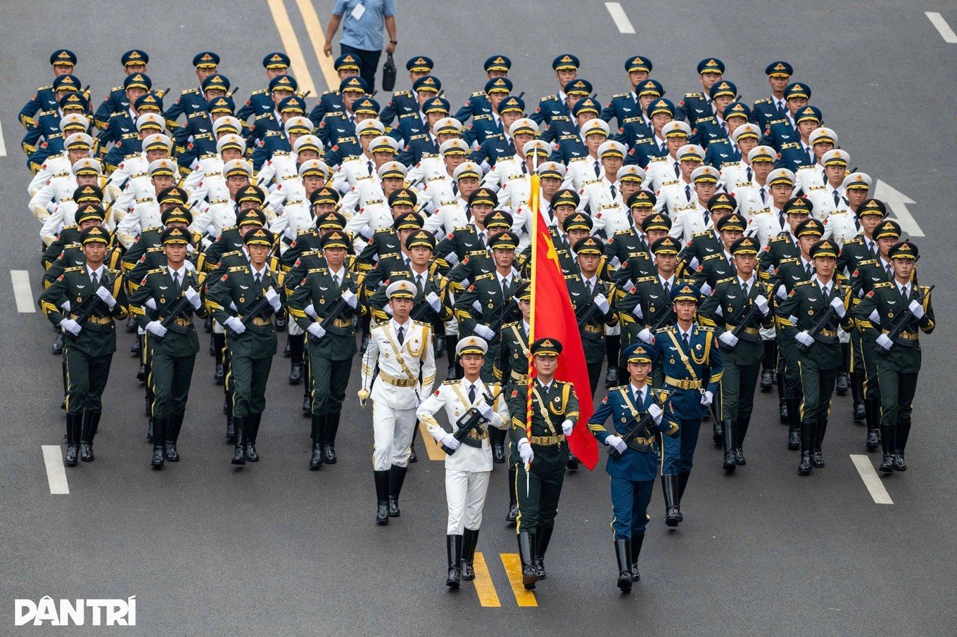 Khối Quân giải phóng nhân dân Trung Quốc diễu binh. (Ảnh: Dân trí) Khối Quân giải phóng nhân dân Trung Quốc diễu binh. (Ảnh: Dân trí)