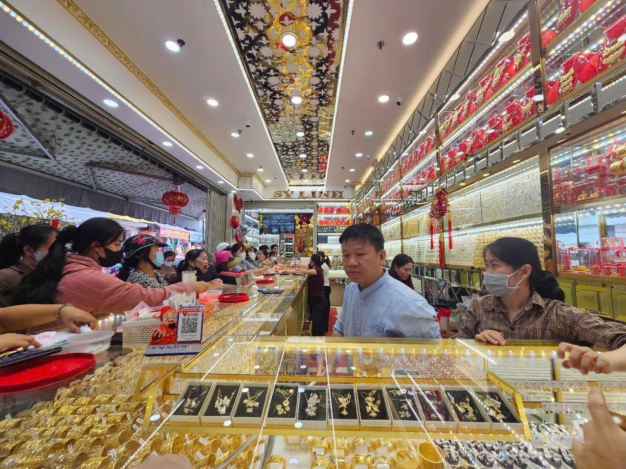 2025年8月30日午後の金価格：記録的な1億3000万で週を終える