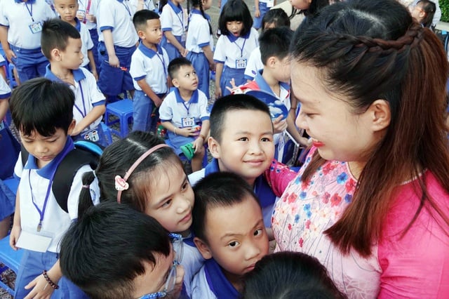 Giáo dục hạnh phúc mới là điều đáng theo đuổi - Ảnh 2.