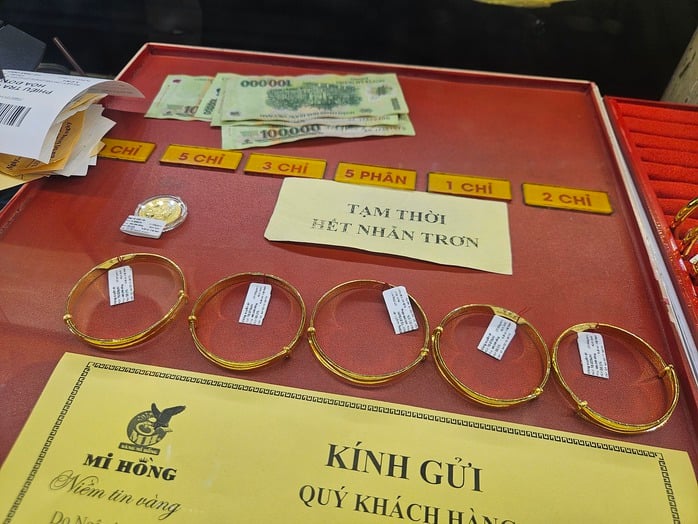 Giá vàng miếng SJC tăng mạnh Vượt dự báo , tạo cơn sốt trên thị trường - Ảnh 2.