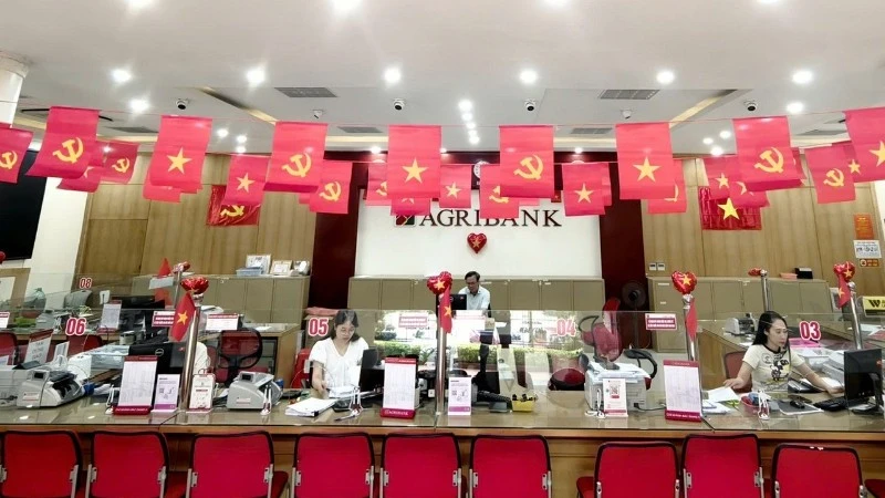 Agribank làm việc xuyên lễ để bảo đảm tặng quà kịp thời cho người dân dịp Quốc khánh 2/9