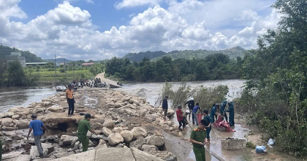 Gia Lai: Tạm thời thông xe ngầm tràn bị ngập, chia cắt 341 hộ dân