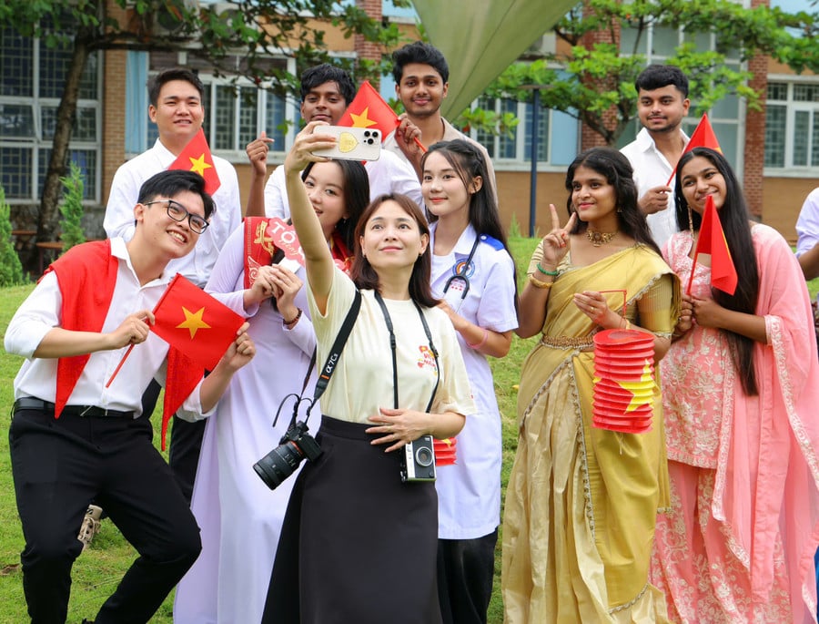 sinh-vien-an-do-1.jpg