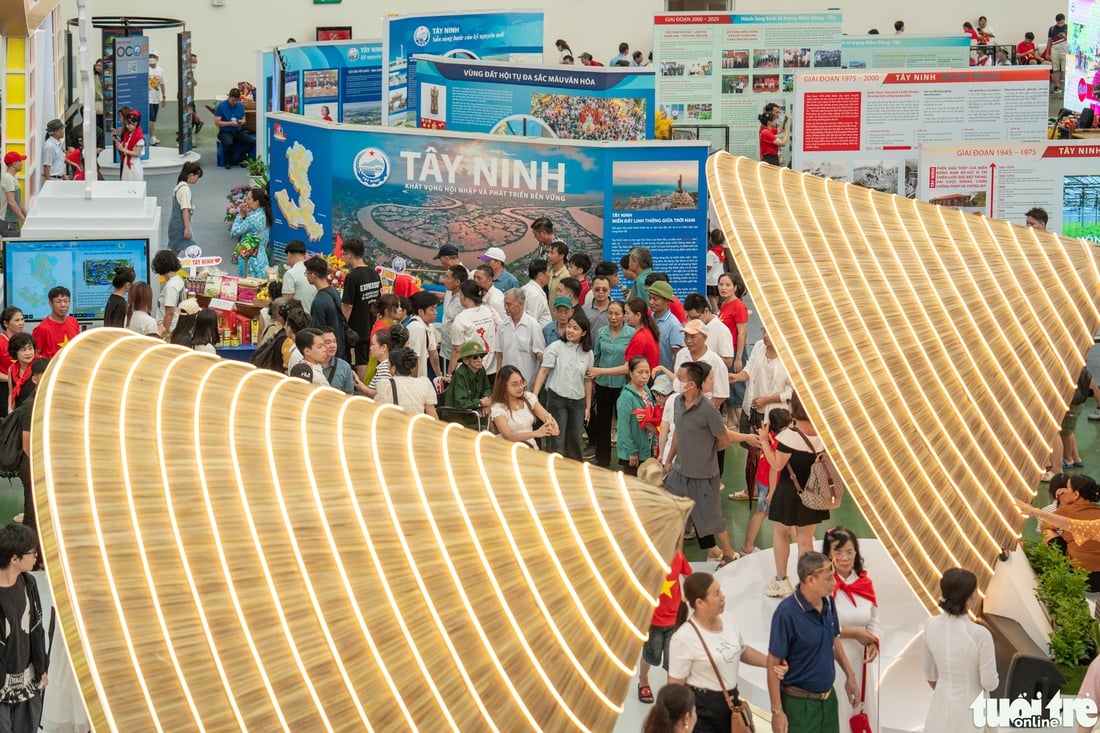 Biển người đổ về triển lãm thành tựu 80 năm - Ảnh 10.