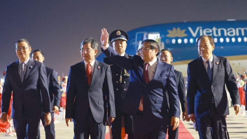 Le Premier ministre Pham Minh Chinh arrive à Tianjin, entamant son voyage pour assister au sommet 2025 de l'Organisation de coopération de Shanghai (OCS). (Photo : Duong Giang/VNA)