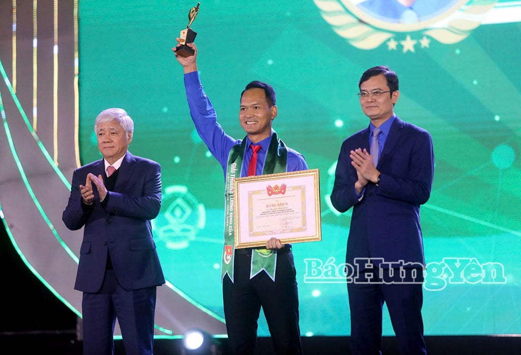 นาย Nguyen Van Luan ในชุมชน Quynh An ได้รับเกียรติให้รับรางวัล National Luong Dinh Cua Award ประจำปี 2024