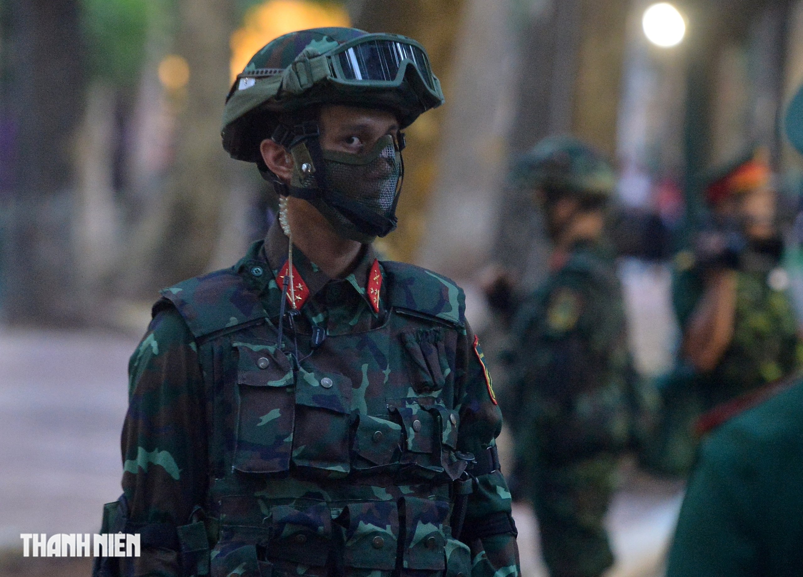 Des forces masquées, « indiscernables », protègent le bloc militaire étranger sur l'A80 - Photo 7.