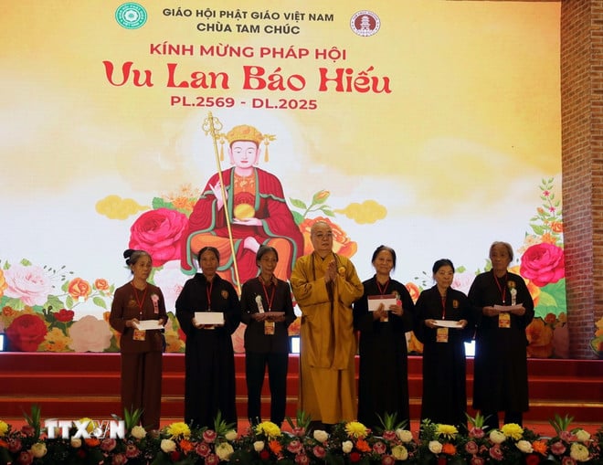 ttxvn-phap-hoi-vu-lan-tai-chua-tam-chuc4.jpg