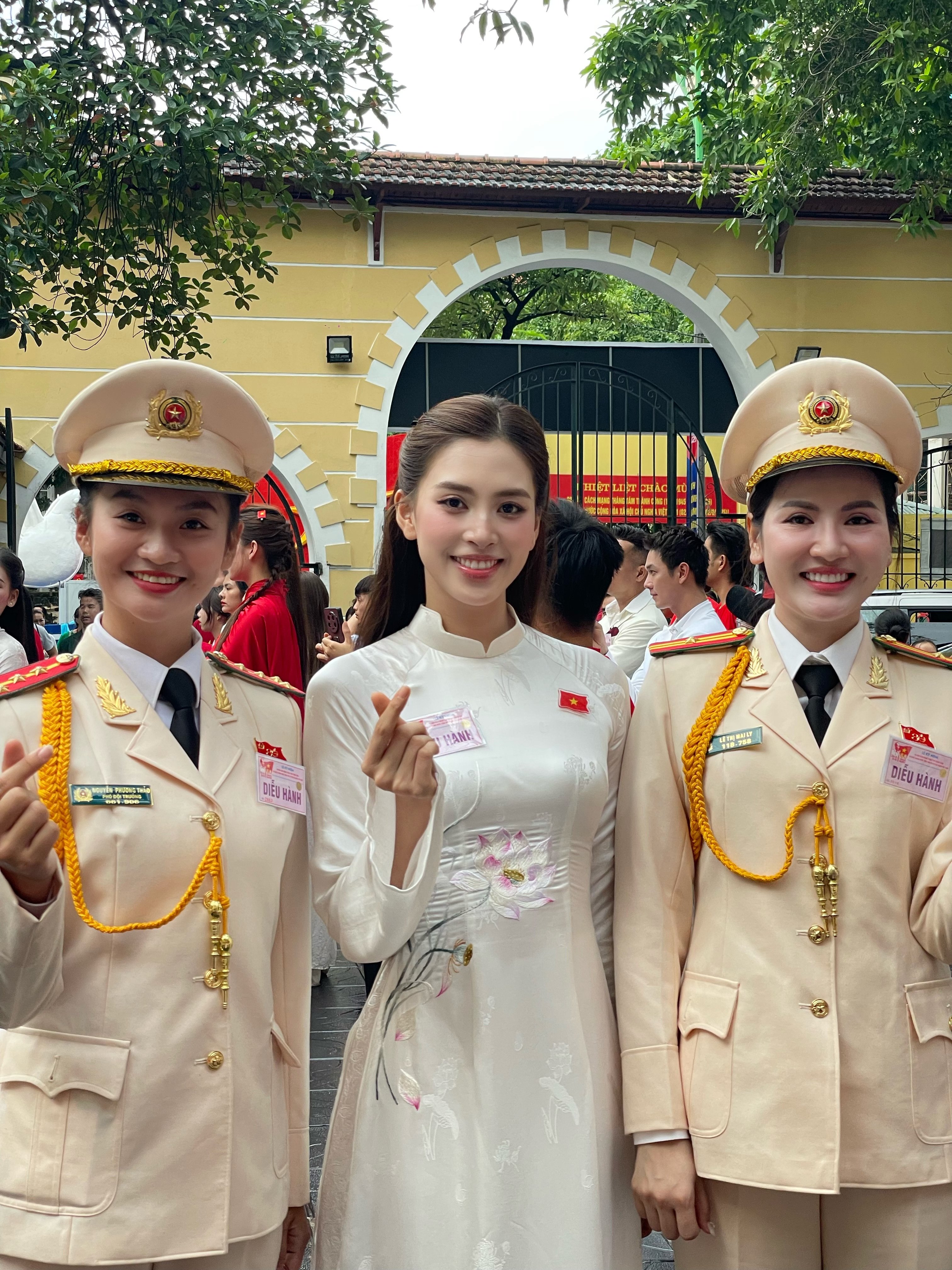 Hoa hậu Tiểu Vy đọ sắc cùng Thiếu tá công an vào vai girl phố - 1