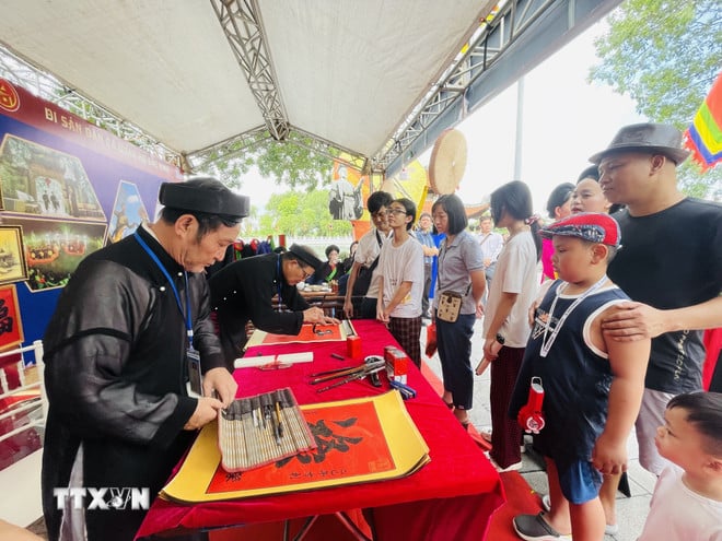 ttxvn-du-lich-tau-hoa-ha-noi-bac-ninh-hanh-trinh-ket-noi-di-san-quang-ba-van-hoa-vung-kinh-bac-8246897-3.jpg