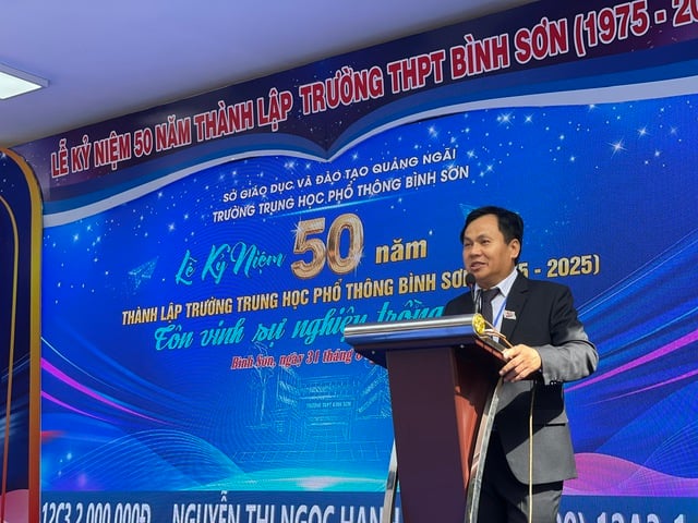 Xúc động trong ngày hội 50 năm Trường THPT Bình Sơn - Ảnh 2.