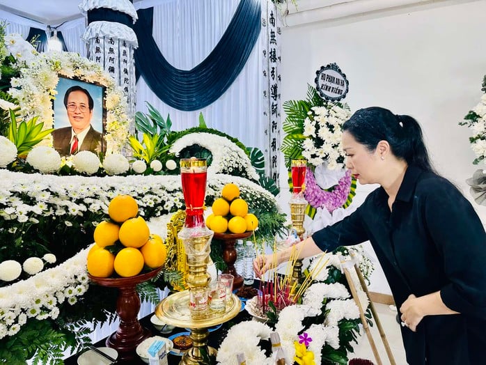 Trịnh Kim Chi, Minh Nhí, Quyền Linh nghẹn ngào tiễn biệt Nhà giáo ưu tú, đạo diễn Nguyễn Văn Phúc- Ảnh 3.