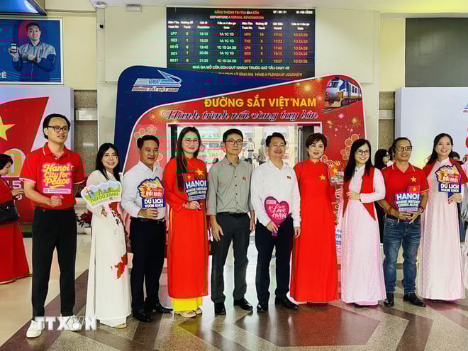 ttxvn-du-lich-tau-hoa-ha-noi-bac-ninh-hanh-trinh-ket-noi-di-san-quang-ba-van-hoa-vung-kinh-bac-8246897-2.jpg