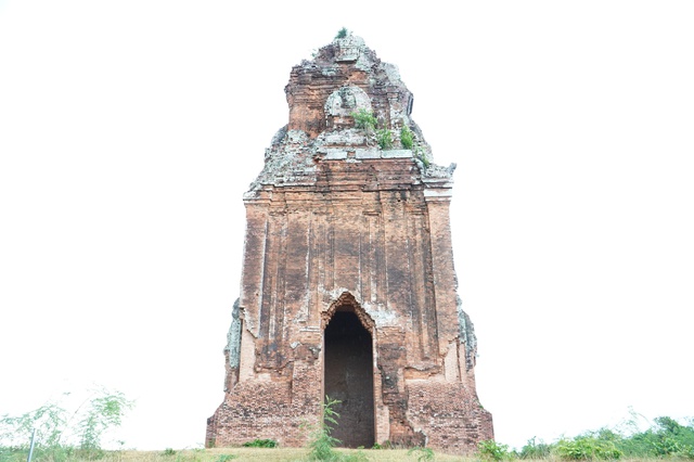 Gia Lai xây dựng đề án trùng tu ngôi tháp cổ gần 900 năm tuổi- Ảnh 1.