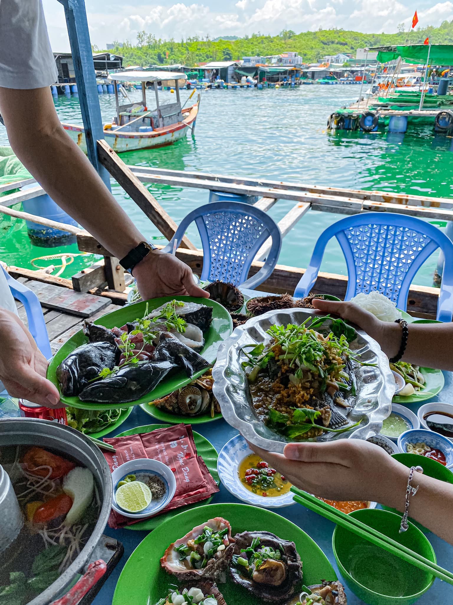 Nghỉ lễ 2-9 tại làng ven biển: Trải nghiệm hải sản tươi ngon giá rẻ - Ảnh 3.