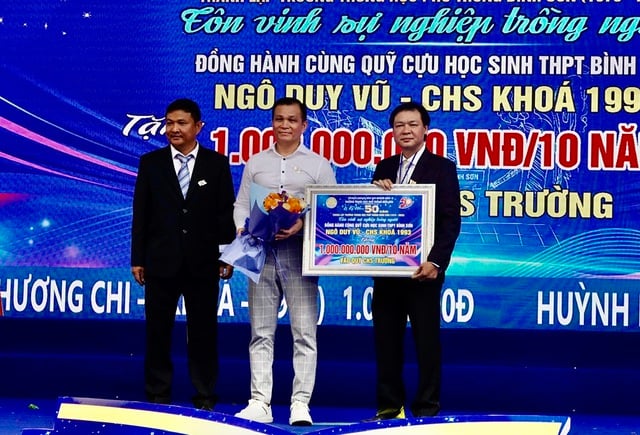 Xúc động trong ngày hội 50 năm Trường THPT Bình Sơn - Ảnh 7.