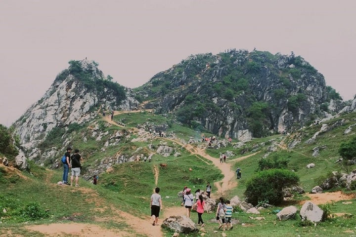 Das Touristengebiet Tram Mountain zieht Touristen an. (Foto: Zeitung der Volksarmee).