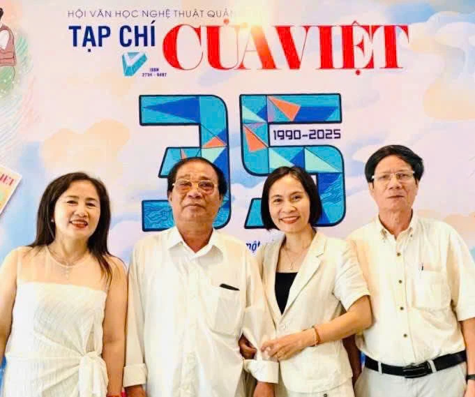 Autor Tran Tuyet Thanh e artistas de Quang Tri - Foto: Nh.V