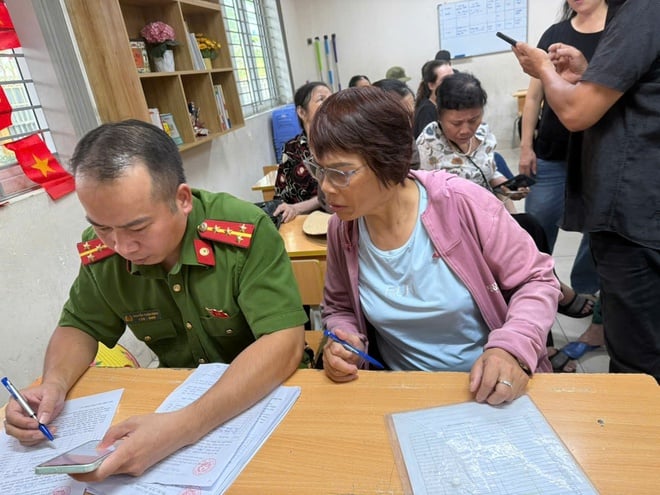 Người dân phấn khởi, xúc động đón nhận quà Tết Độc lập- Ảnh 2.