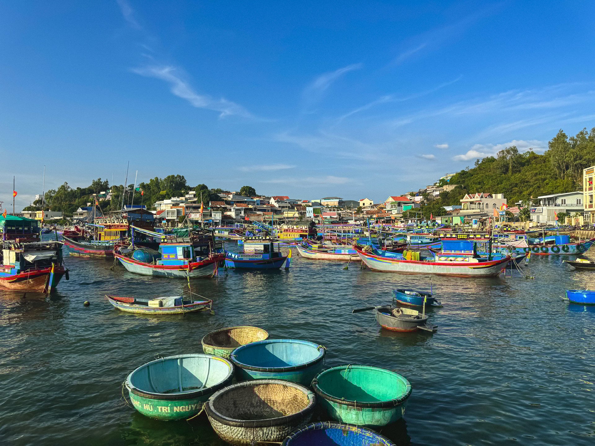 Nghỉ lễ 2-9 tại làng ven biển: Trải nghiệm hải sản tươi ngon giá rẻ - Ảnh 2.