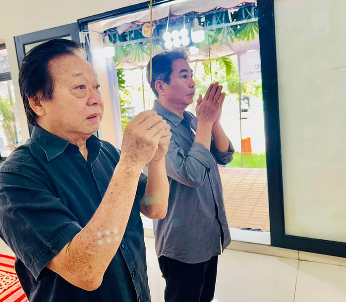 Trịnh Kim Chi, Minh Nhí, Quyền Linh nghẹn ngào tiễn biệt Nhà giáo ưu tú, đạo diễn Nguyễn Văn Phúc- Ảnh 1.