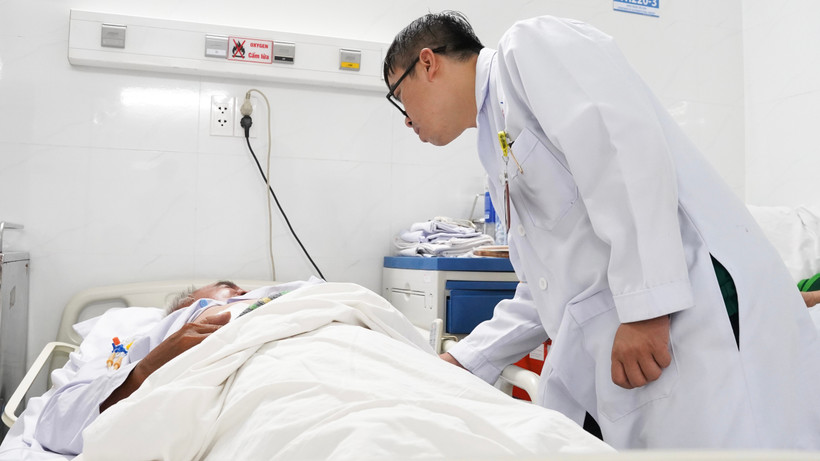 Ärzte im Thong Nhat Krankenhaus untersuchen Patienten. (Foto: BVCC)