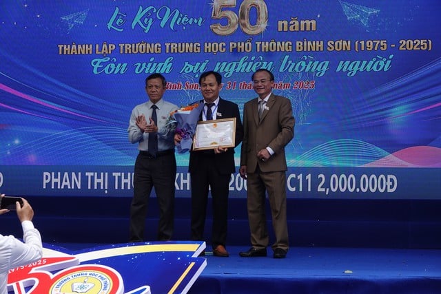Xúc động trong ngày hội 50 năm Trường THPT Bình Sơn - Ảnh 8.