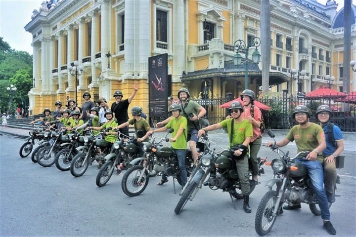 Исследуйте Ханой на старинном автомобиле. (Фото: motogo.vn).