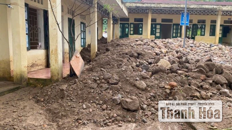 ជំនះ​ផល​វិបាក​ដោយ​ទឹក​ជំនន់​ជា​បន្ទាន់ ហើយ​ត្រៀម​ខ្លួន​សម្រាប់​ឆ្នាំ​សិក្សា​ថ្មី។